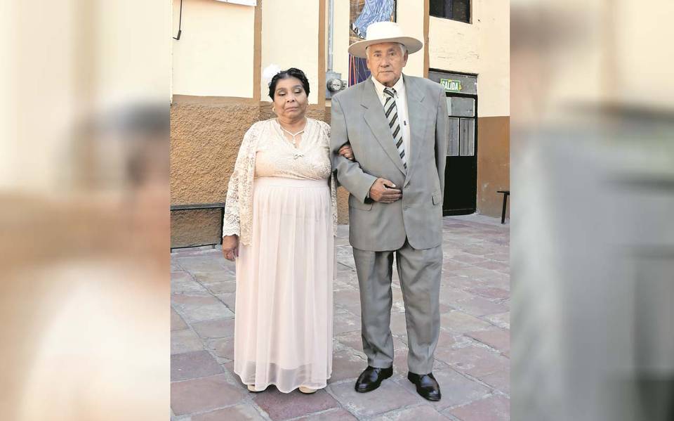 Festejan sus bodas de oro Eliseo y Esthela El Sol de Irapuato Noticias Locales Policiacas de Mexico Guanajuato y el Mundo